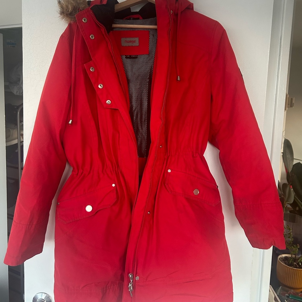 Manteau d’hiver très chaud. 
Taille L 
Convient aussi pour M